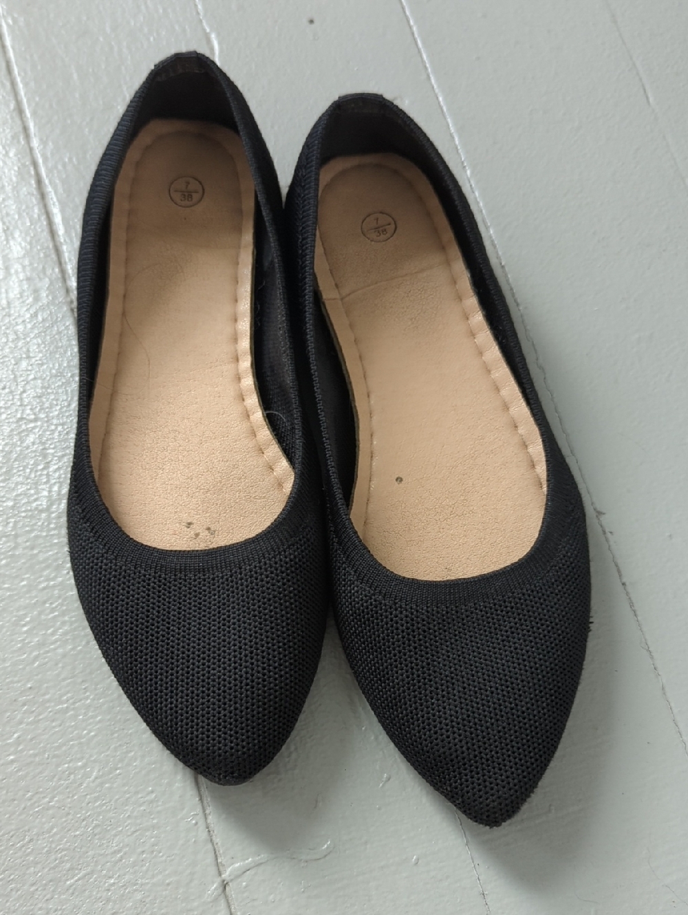 Women’s Black Pointed Toe Ballet Flats - Classic Comfort